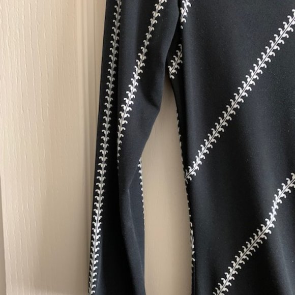 Studio M Size XS Black Faux Wrap Dress 3/4 Sleeve Fluer De Lis Style Print - Picture 4 of 8